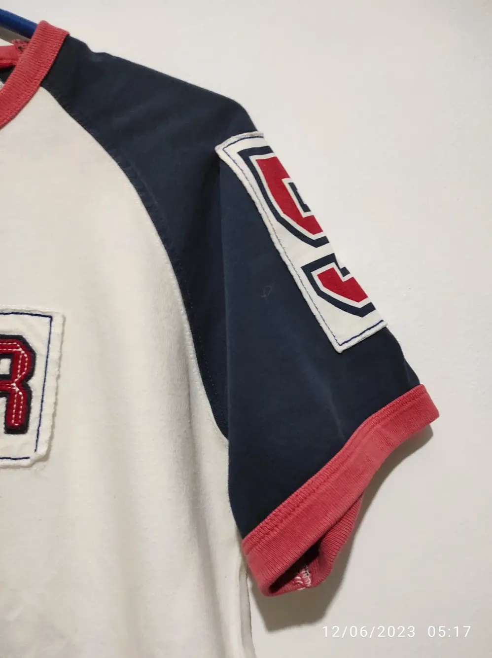 Camiseta manga corta Tommy Hilfiger talla 14L sirve para S ver medidas, foto 3