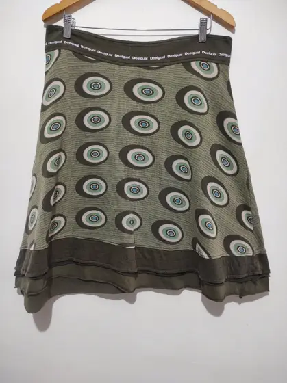 Falda acampada Desigual talla M pero es mas una XL ver medidas