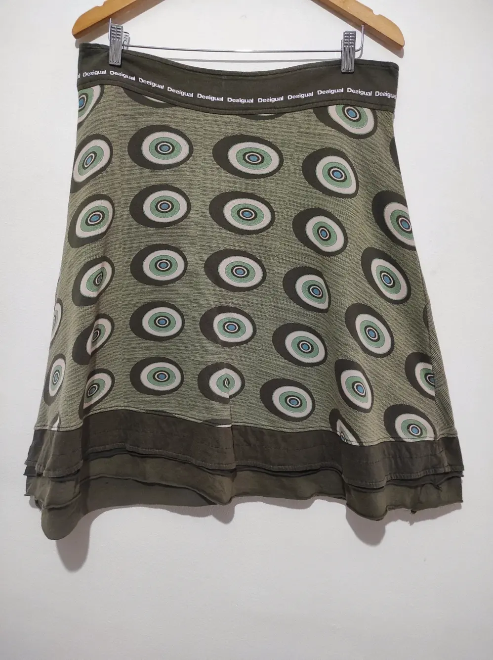 Falda acampada Desigual talla M pero es mas una XL ver medidas