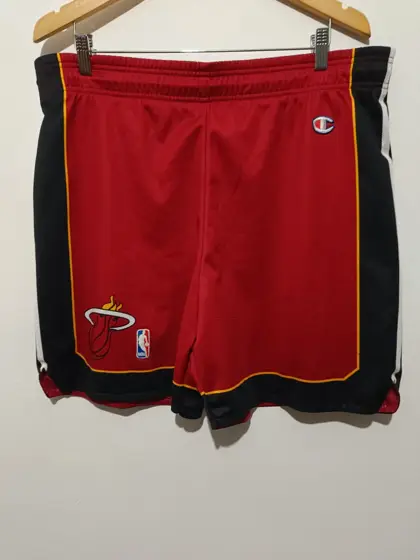 Pantalon vintage Miami Heat NBA Champion años 90 talla L pero es mas una XXL ver medidas