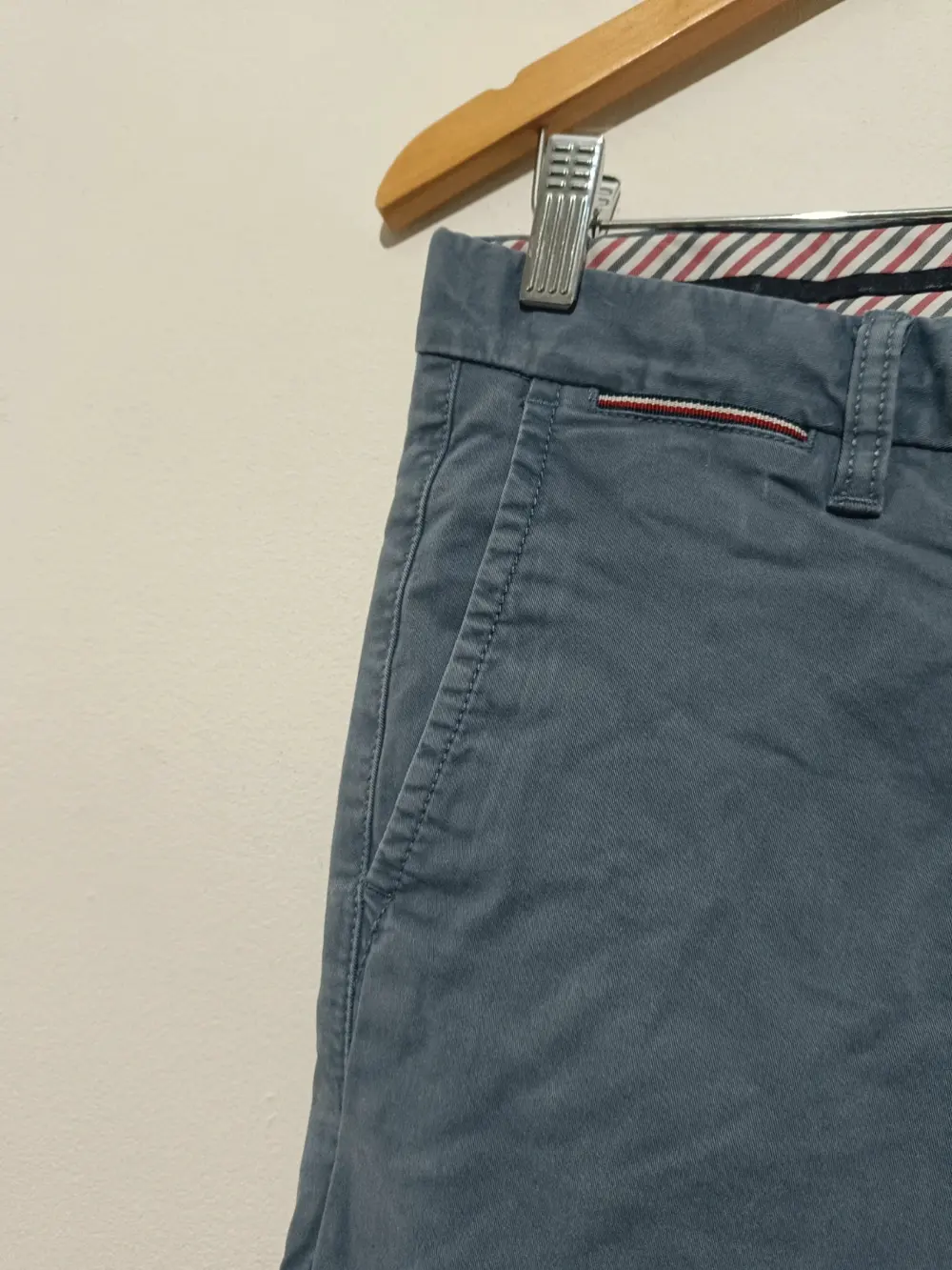 Pantalon pitillo Tommy Hilfiger talla M ver medidas, foto 3