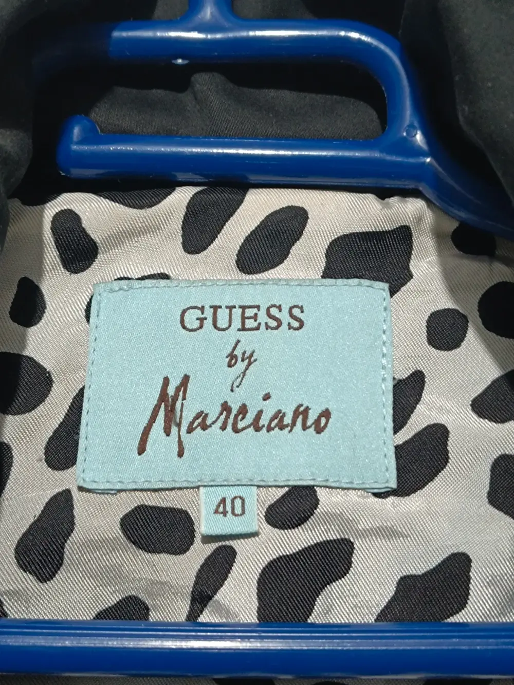 Chaqueta Guess by Marciano talla 40 sirve para S ver medidas, foto 5