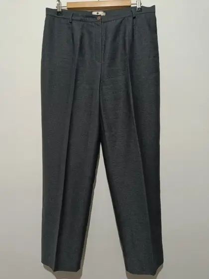 Pantalon pinzas Punt Roma talla 48 pero es mas una 44 ver medidas