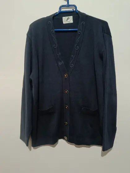 Suéter vintage cardigan cuello de pico Daneva de puntpla talla única sirve para XL ver medidas