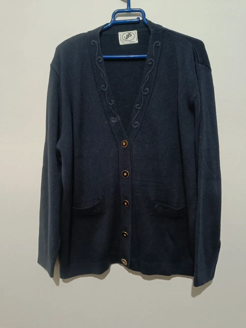 Suéter vintage cardigan cuello de pico Daneva de puntpla talla única sirve para XL ver medidas