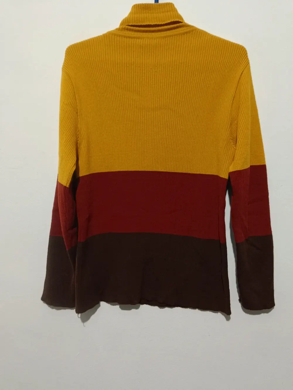 Jersey cuello alto tienda local talla M, foto 2