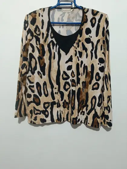 Camiseta blusa estampado Leopardo Herquiran talla M