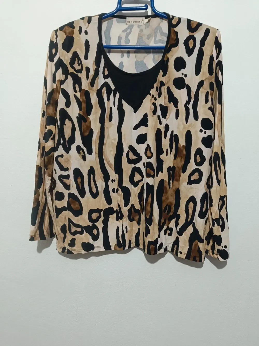 Camiseta blusa estampado Leopardo Herquiran talla M