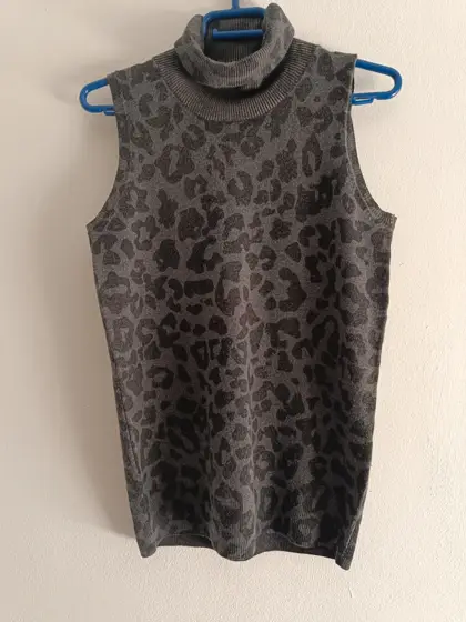 Suéter cuello alto 💯% lana Rare talla L ver medidas