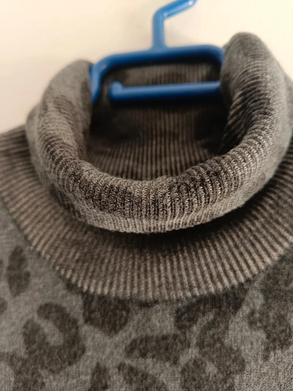 Suéter cuello alto 💯% lana Rare talla L ver medidas, foto 2