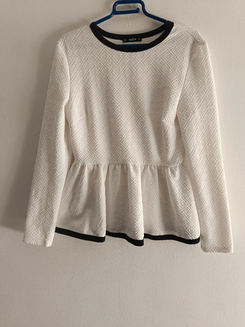 Camiseta peplum manga larga Shein talla L ver medidas