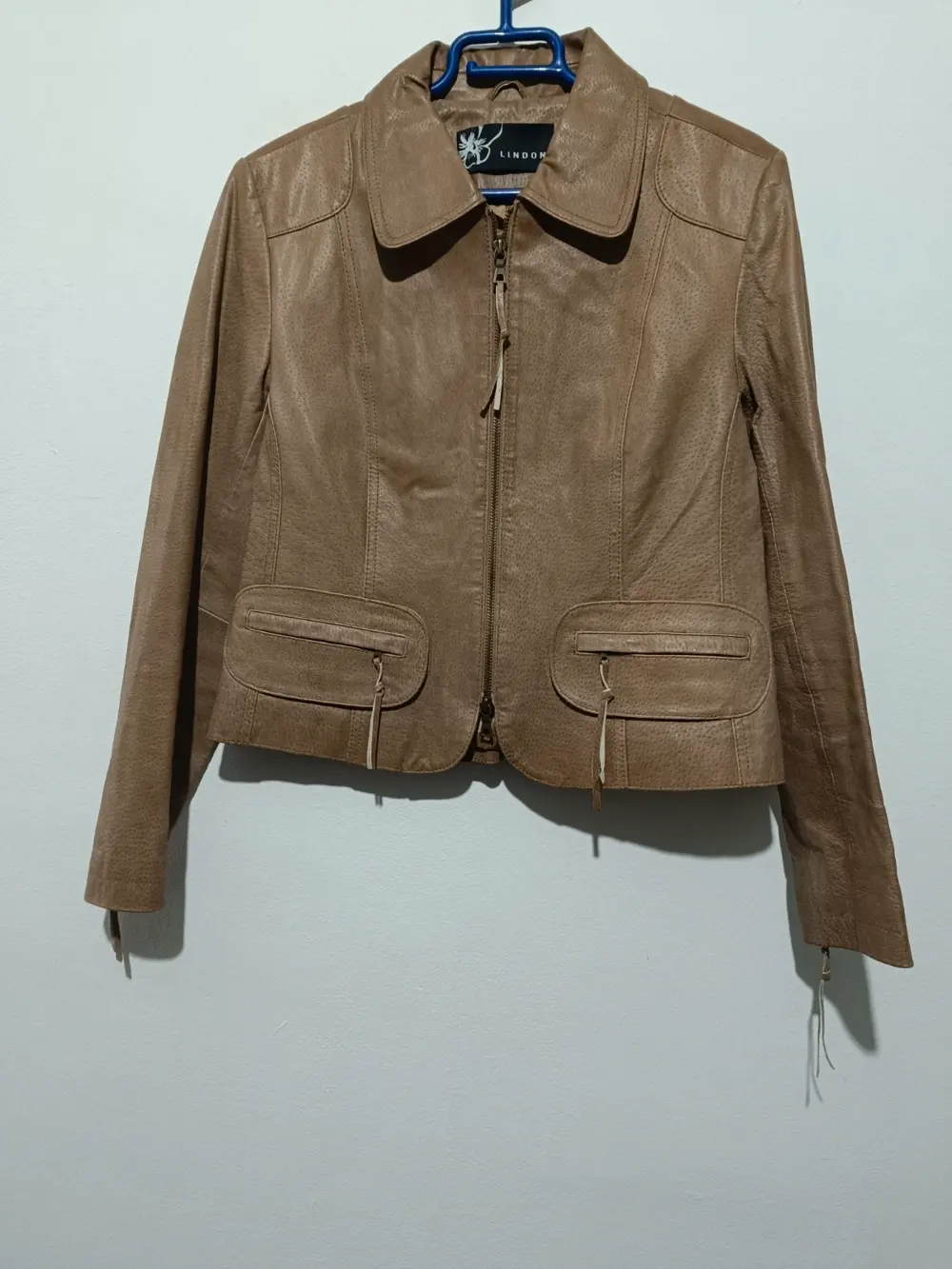 Chaqueta piel Lindon talla 40 L sirve para M ver medidas