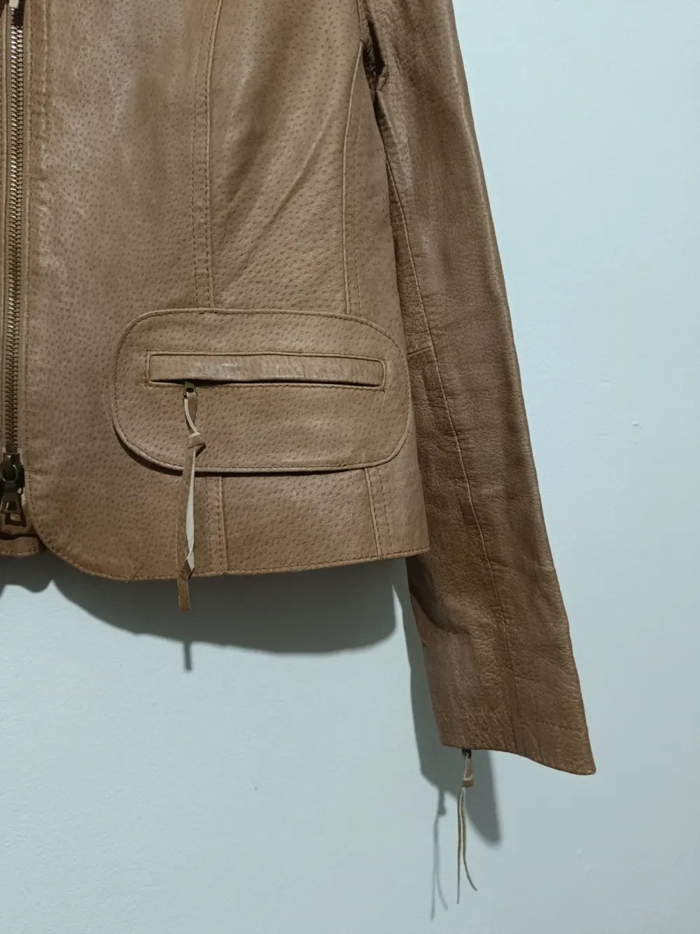 Chaqueta piel Lindon talla 40 L sirve para M ver medidas, foto 2