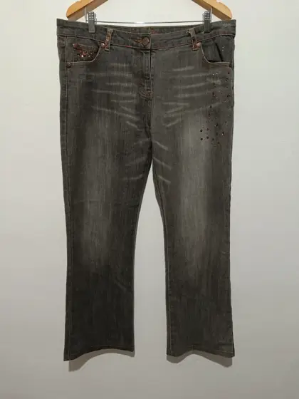 Pantalon vaquero Kiabi woman talla 46 sirve para 48 ver medidas