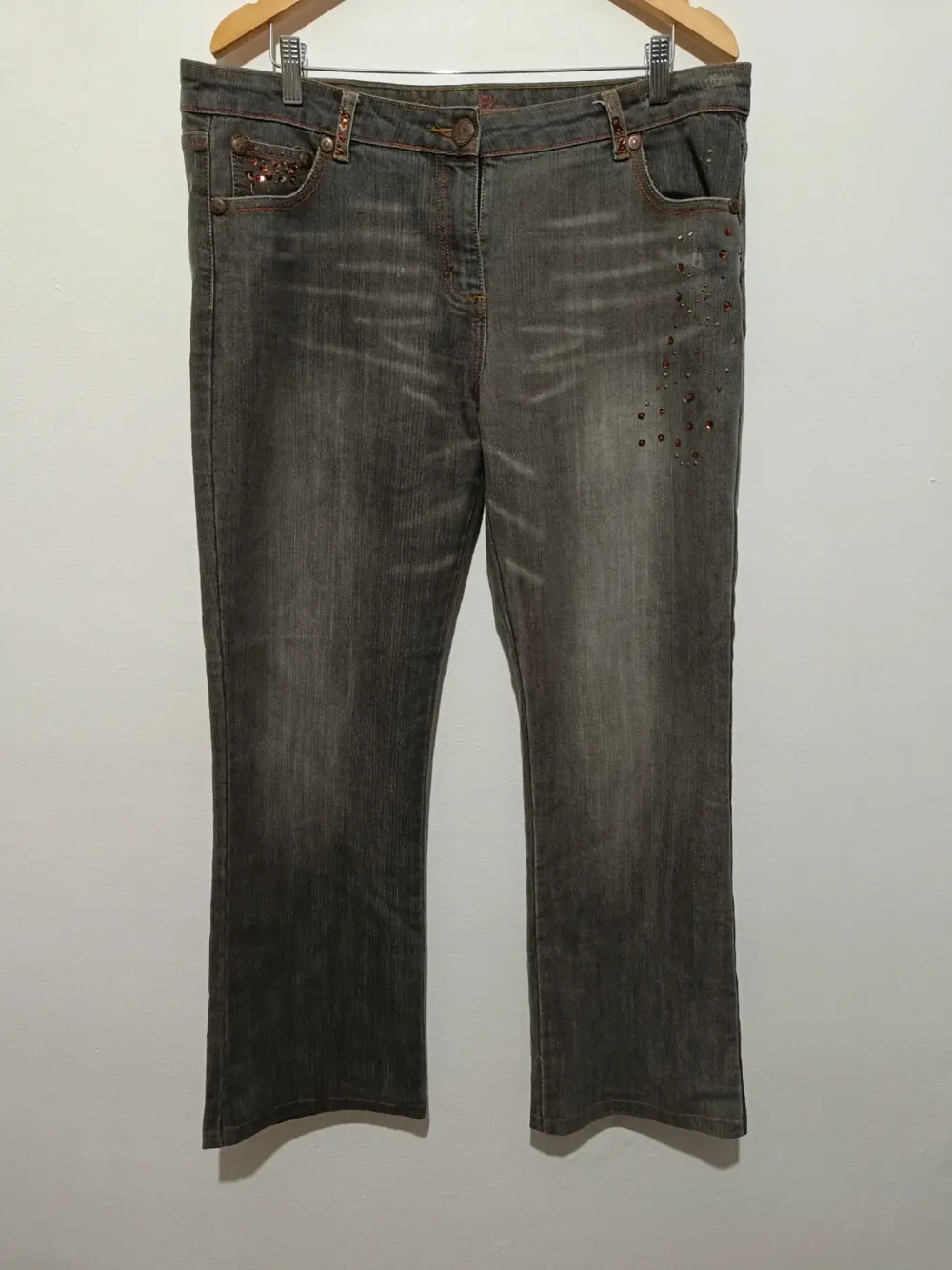 Pantalon vaquero Kiabi woman talla 46 sirve para 48 ver medidas