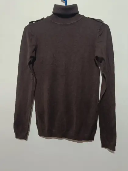 Jersey fino cuello alto Stradivarius talla M