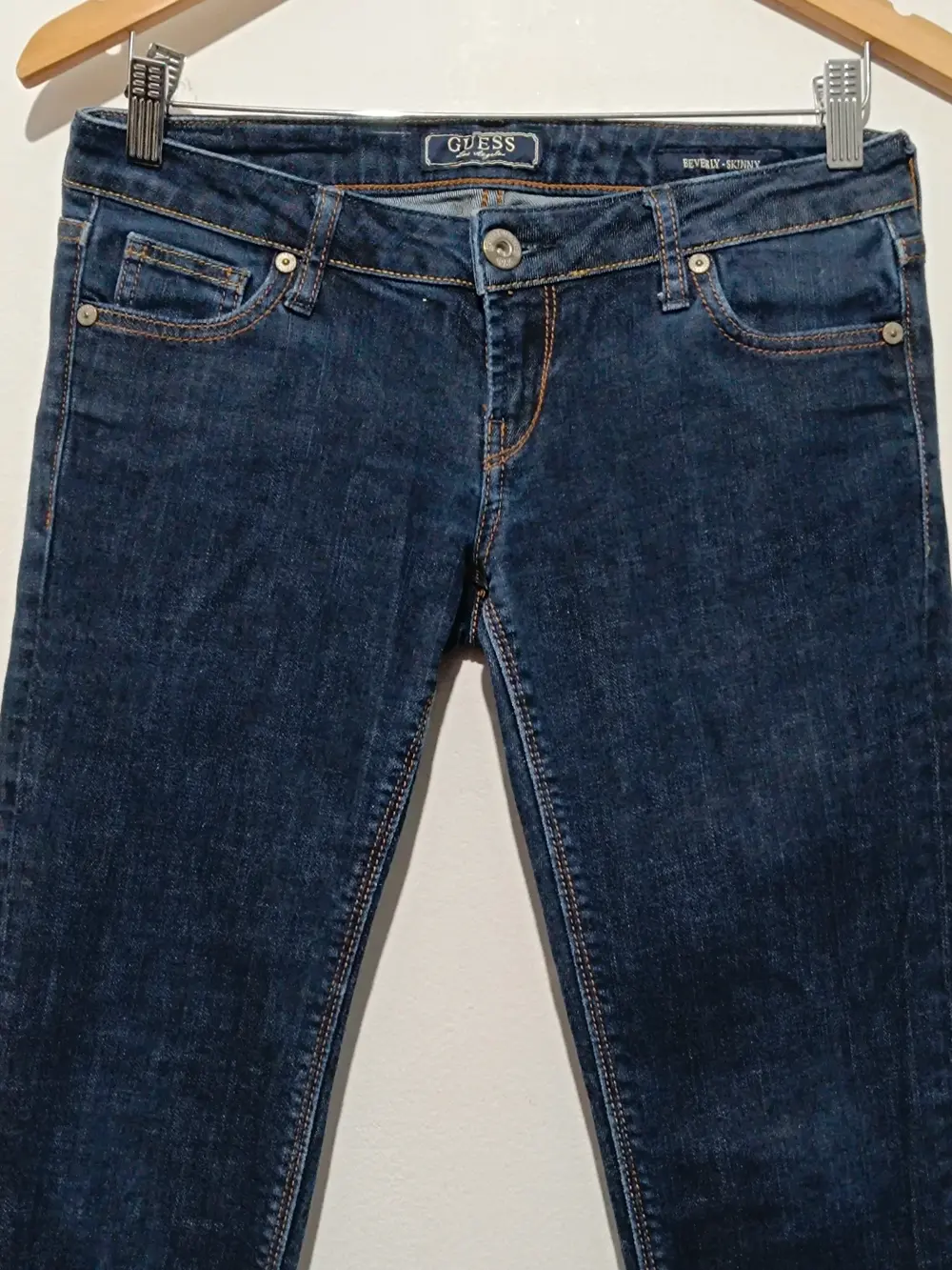 Pantalon vaquero Guess Beverly Skinny unisex talla 27 equivale a una M ver medidas, foto 2