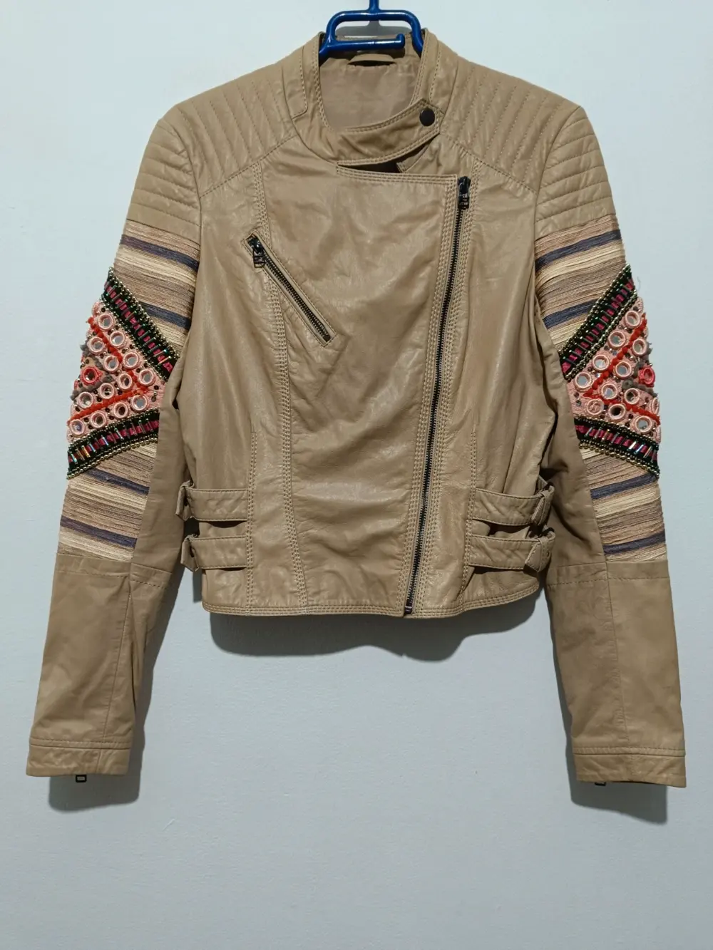 Chaqueta piel Bershka talla M sirve para S ver medidas
