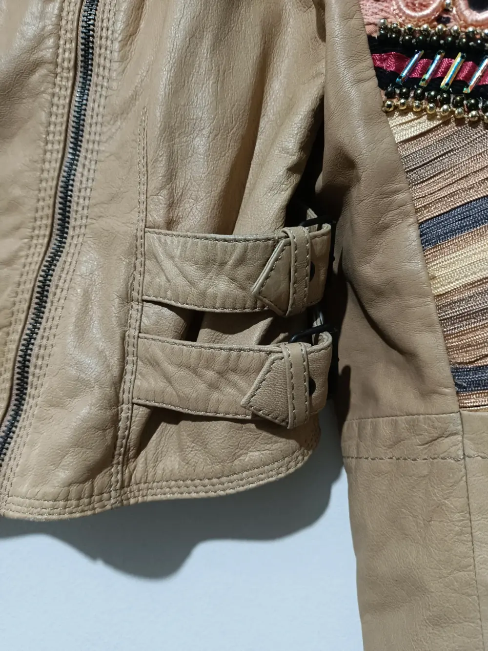 Chaqueta piel Bershka talla M sirve para S ver medidas, foto 4