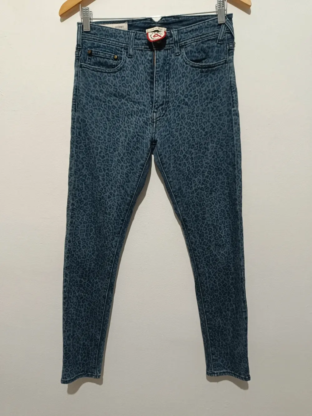Pantalon vaquero leopardo Cycle talla 27 Sirve para S ver medidas