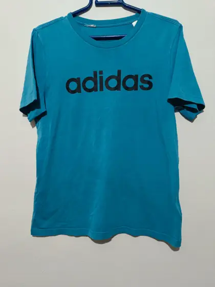 Camiseta manga corta Adidas talla 14años sirve para S ver medidas