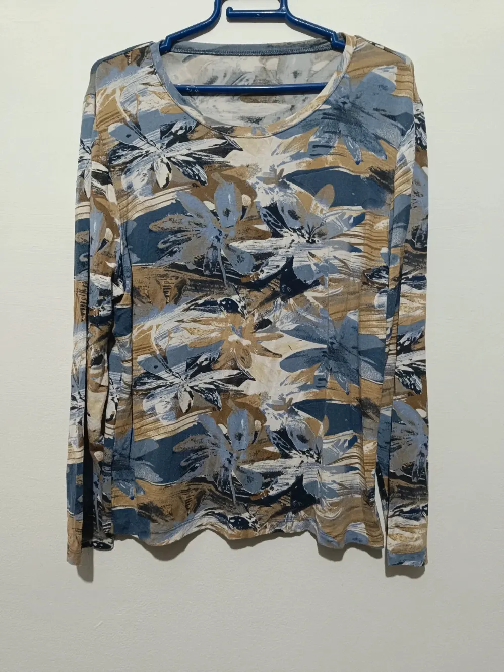 Camiseta estampada manga larga tienda local talla XL