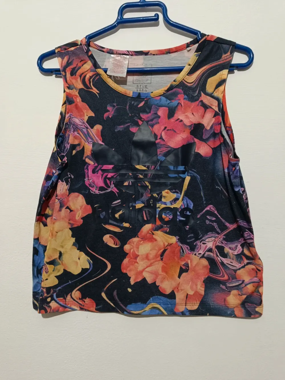 Camiseta estampada flores sin mangas Adidas originals talla S ver medidas