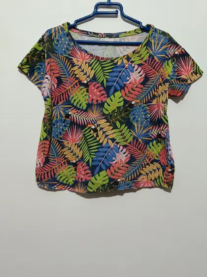 Camiseta top estampada hojas Sfera talla M