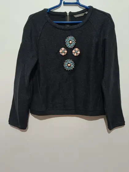 Jersey con adornos Masfer.Su talla 40 ver medidas