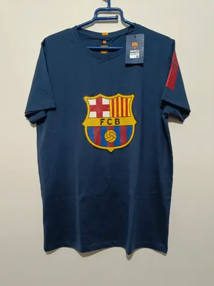 Camiseta FC Barcelona escudo en pecho y nombres en parte posterior talla M ver medidas