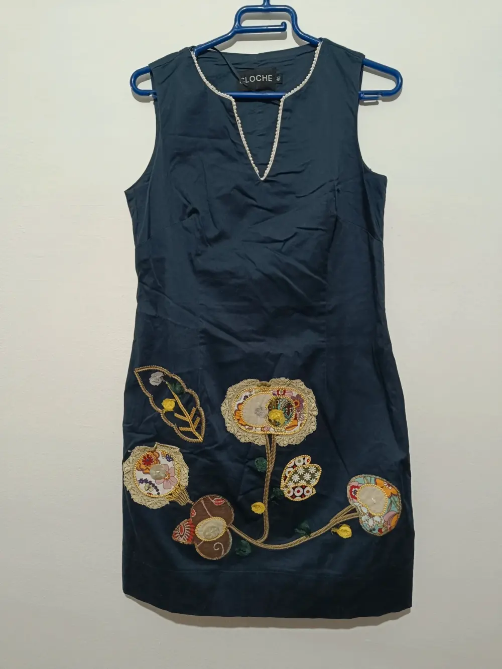 Vestido de verano con toques florales bordados Cloche talla 40 ver medidas