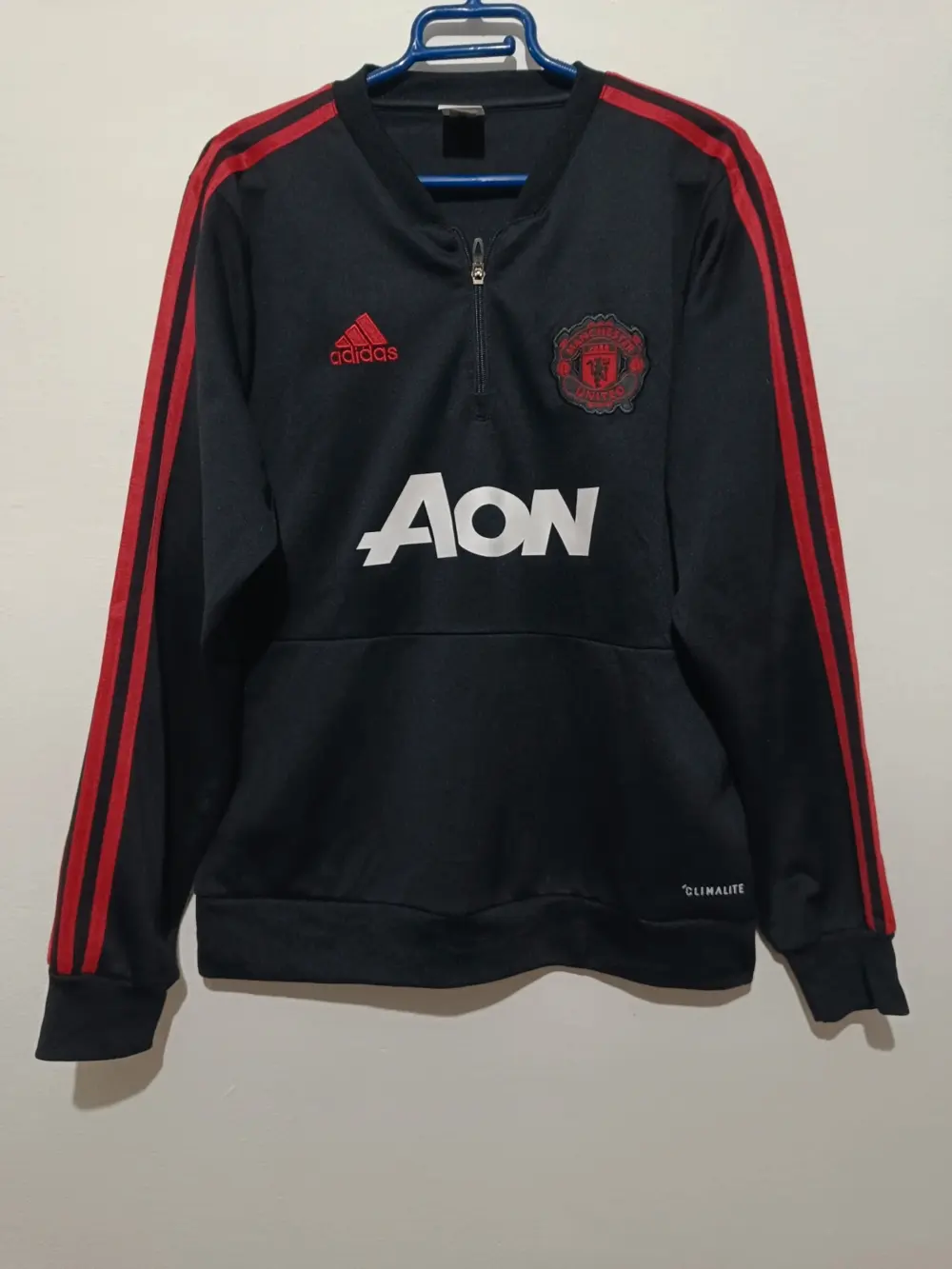 Sudadera Manchester United Adidas talla L sirve para M ver medidas