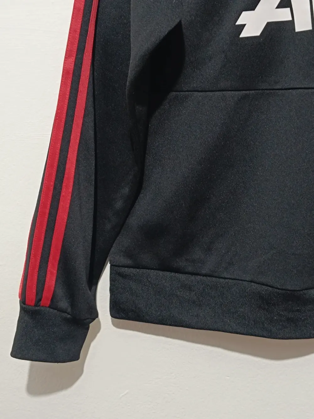 Sudadera Manchester United Adidas talla L sirve para M ver medidas, foto 3