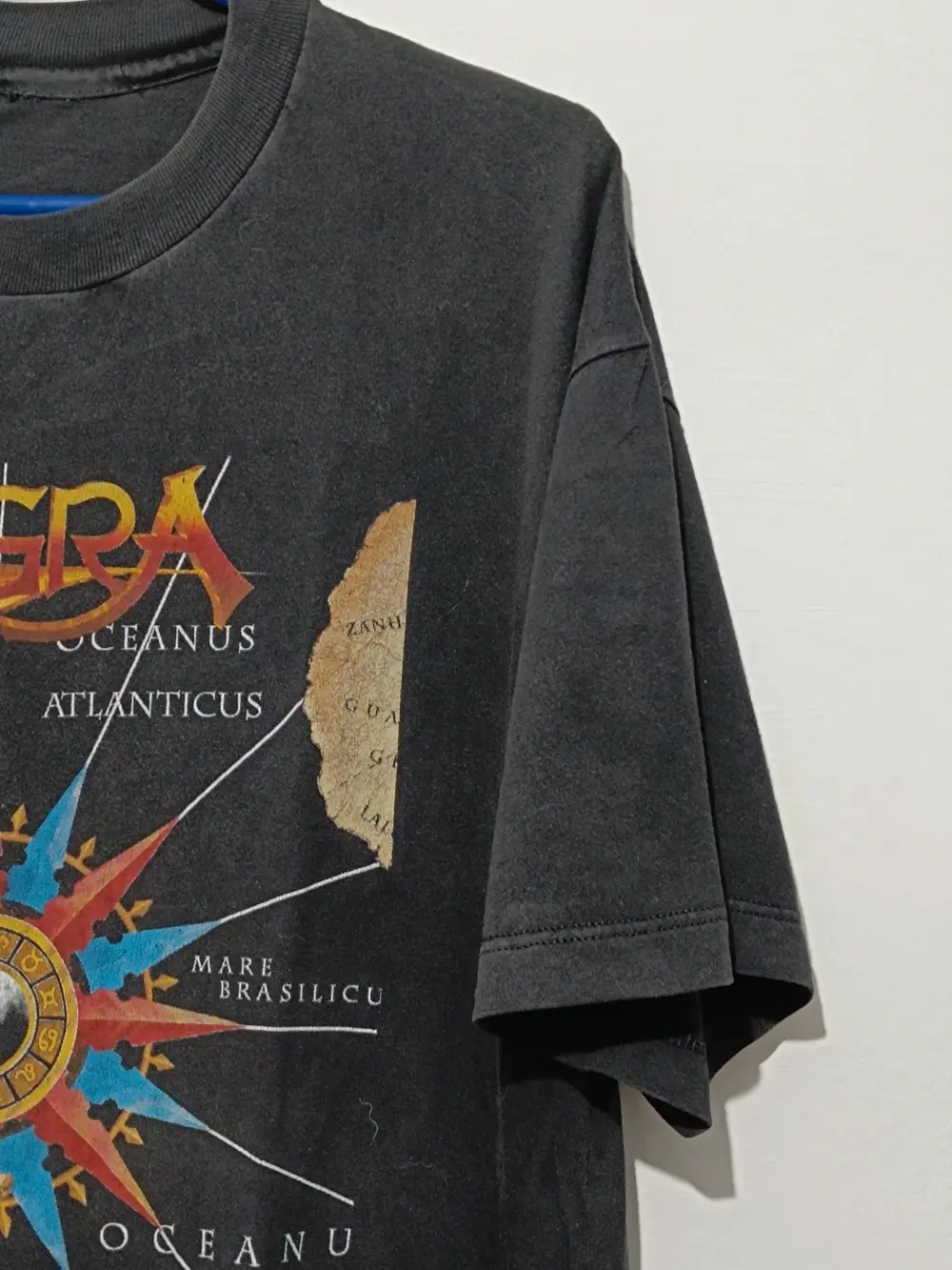 Camiseta vintage Angra Holy land Hanes talla L ver medidas, foto 4