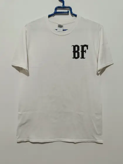 Camiseta tatuaje estampada espalda Brian flores Gildan talla M