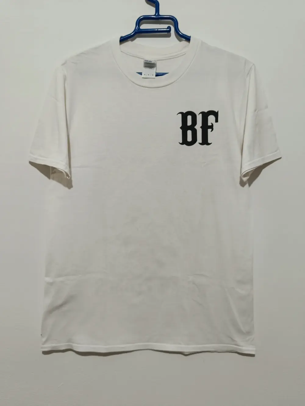 Camiseta tatuaje estampada espalda Brian flores Gildan talla M