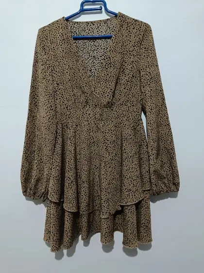 Vestido a topos estilo animal con volantes en falda Shein talla XS