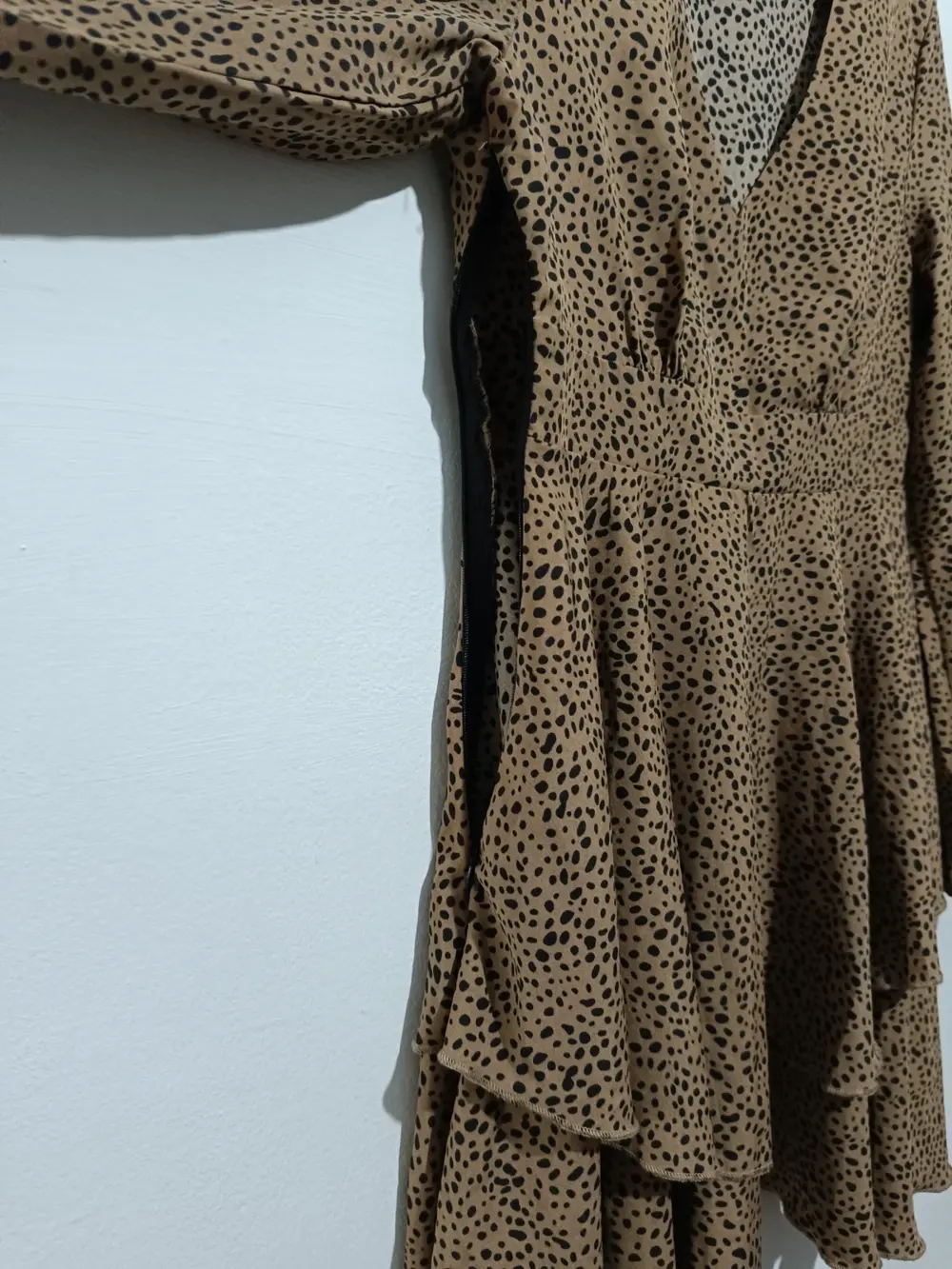 Vestido a topos estilo animal con volantes en falda Shein talla XS, foto 3
