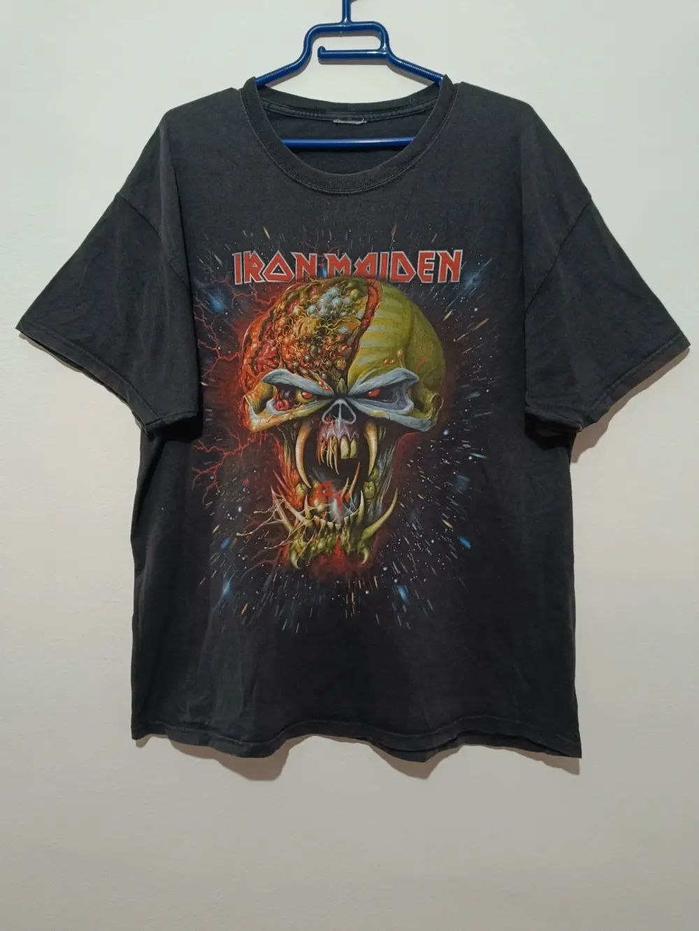 Camiseta vintage Iron Maiden final frontier tour USA 2010 Hanes talla L sirve para XL ver medidas