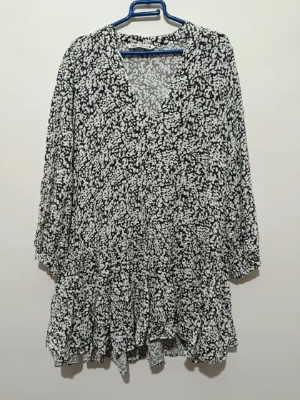 Vestido Zara blanco y negro estampado leopardo talla M