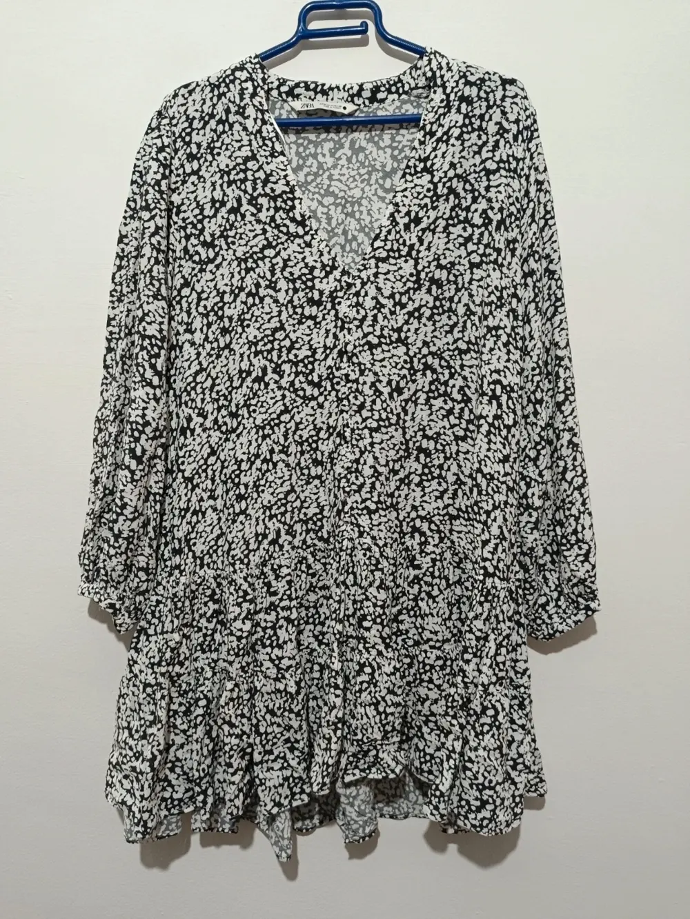 Vestido Zara blanco y negro estampado leopardo talla M