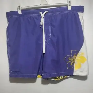 Bañador Tommy Hilfiguer Talla L y sirve para XL ver medidas