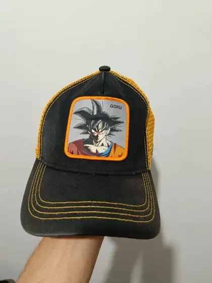 Gorra Trucker Sin Goku de Capslab x Dragonball Z talla única ajustable adulto unisex