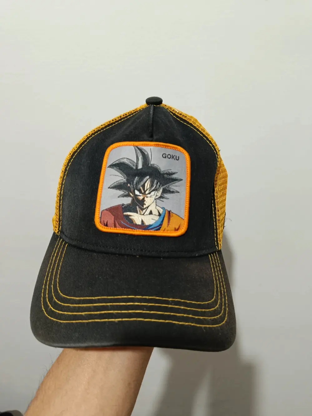 Gorra Trucker Sin Goku de Capslab x Dragonball Z talla única ajustable adulto unisex