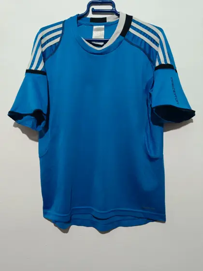 Camiseta manga corta Adidas predator talla M sirve para S ver medidas