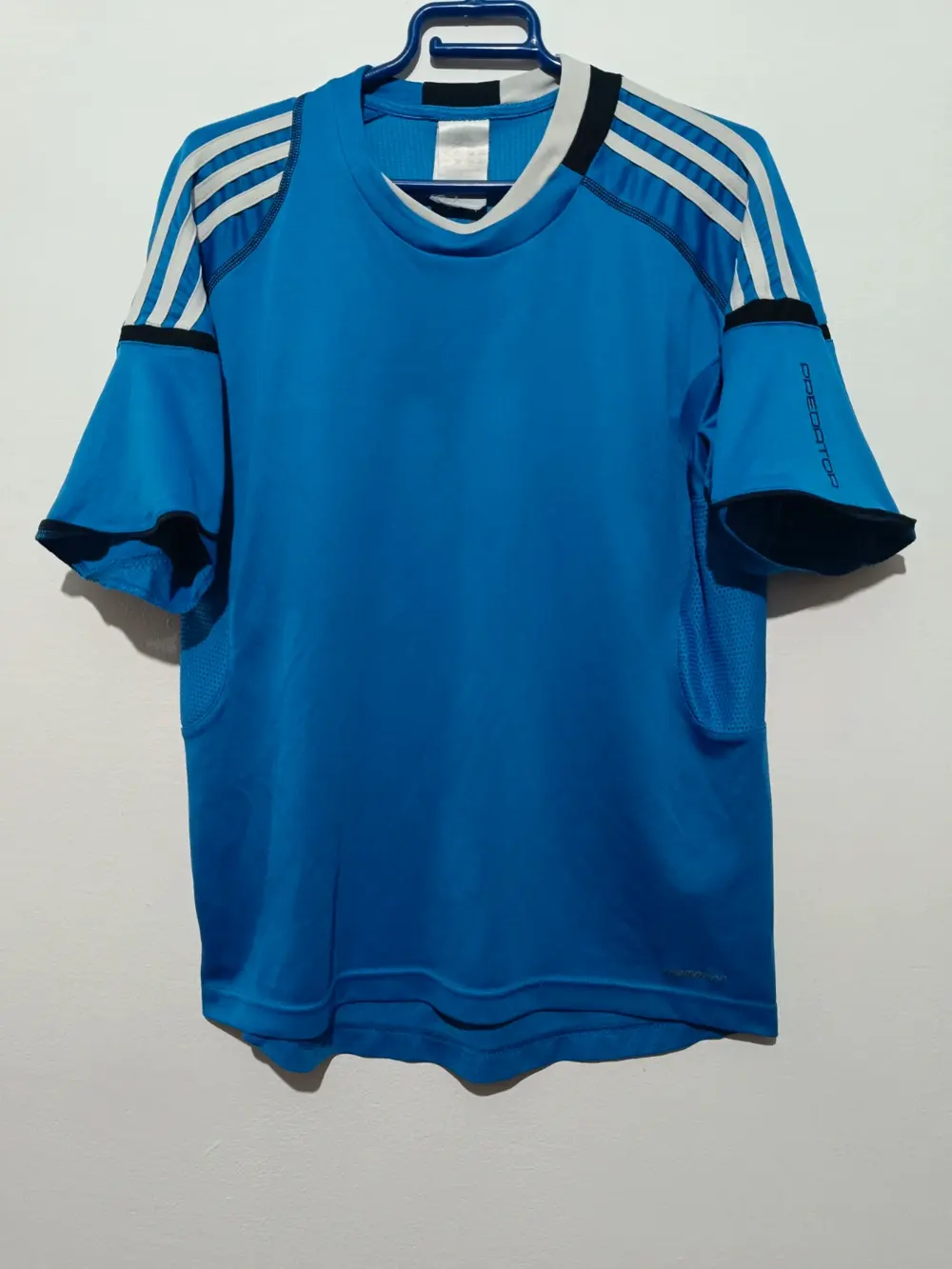 Camiseta manga corta Adidas predator talla M sirve para S ver medidas