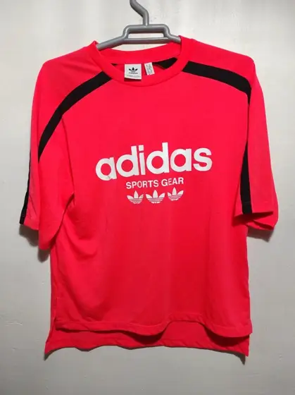 Camiseta manga corta Adidas unisex talla M sirve para L ver medidas