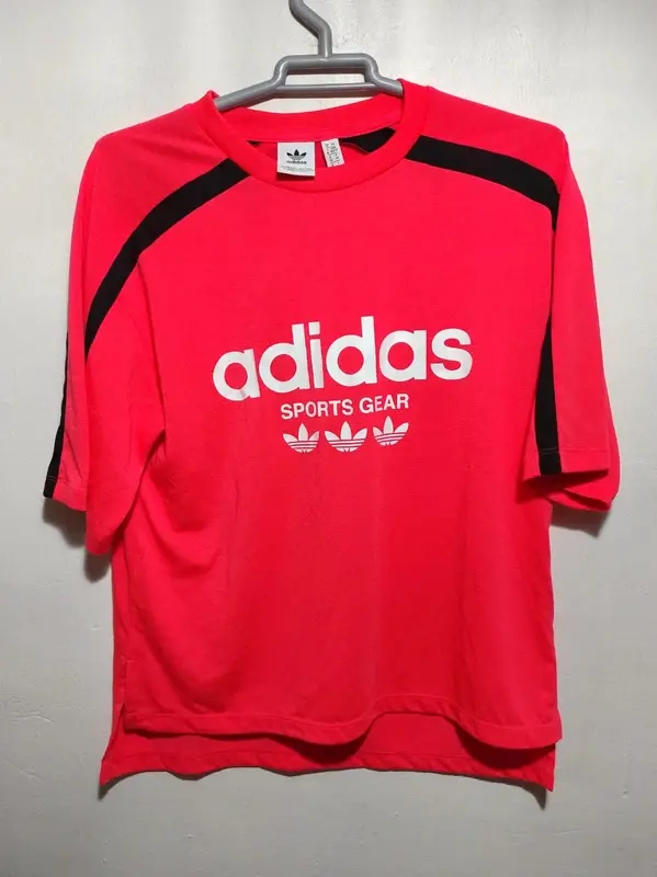 Camiseta manga corta Adidas unisex talla M sirve para L ver medidas