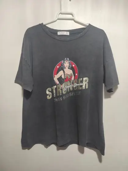 Camiseta manga corta Wonder woman Stradivarius talla S