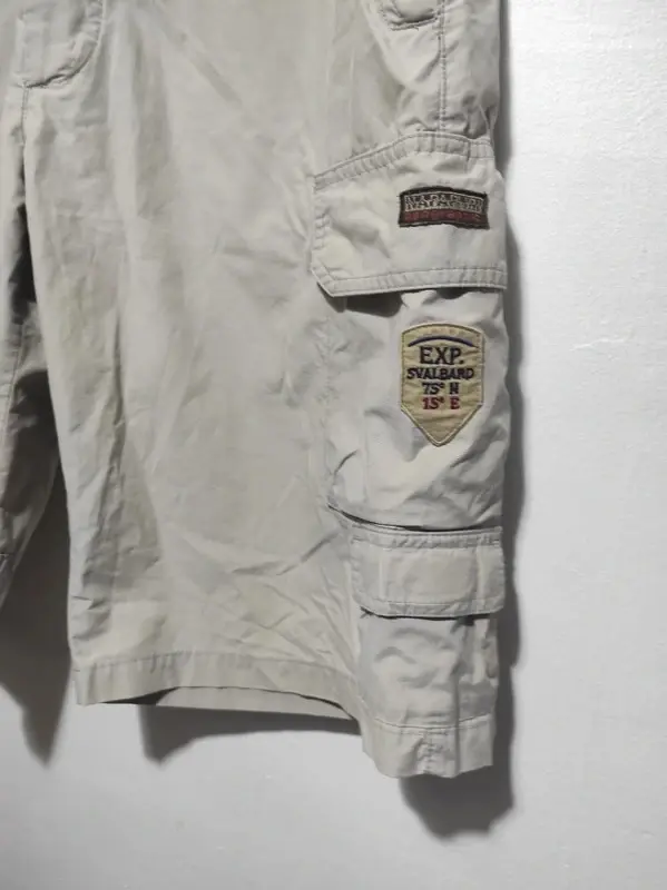 Pantalon corto cargo Napapijri talla 48 pero es una 42, foto 2